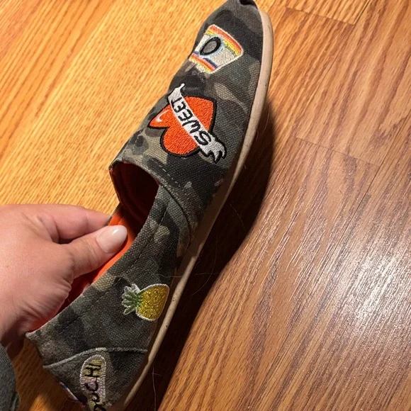 Bob’s Fun Camouflage Slip-On Women’s Shoes with Patches - Picture 5 of 8